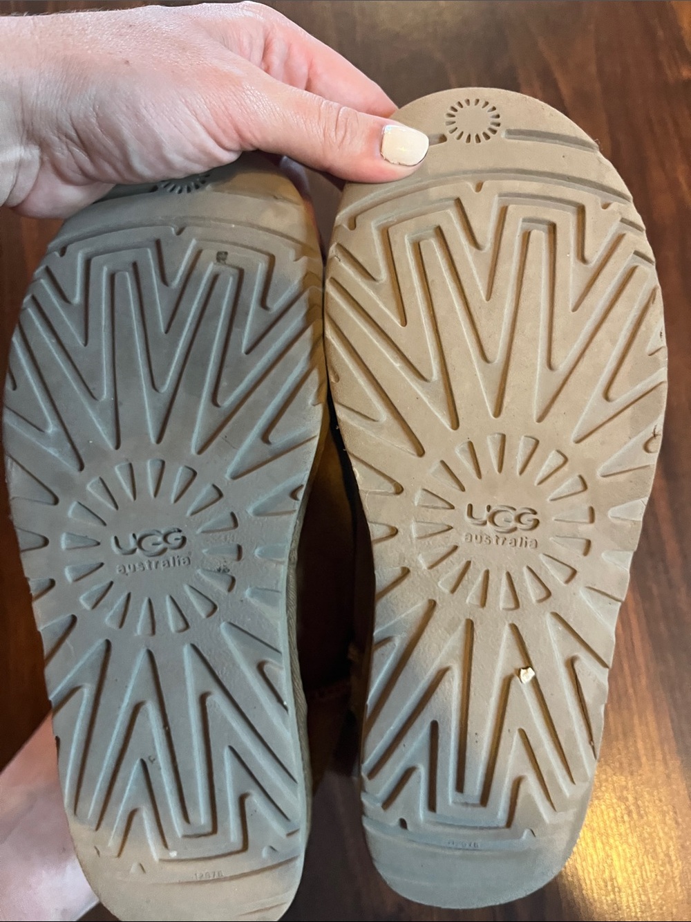 Bailey Bow Uggs - Picture 4 of 5